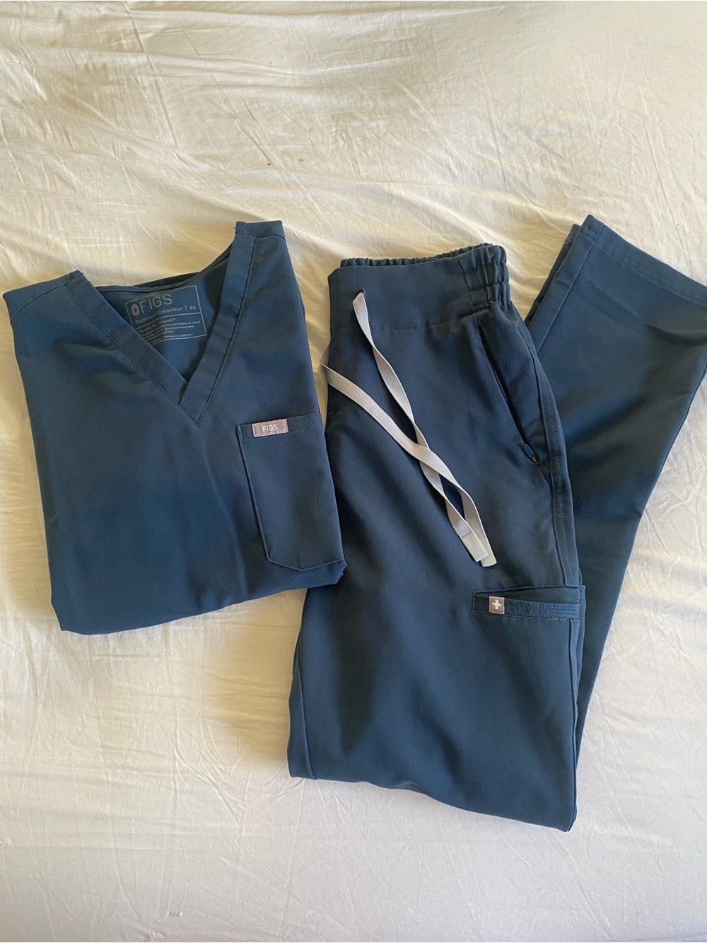 FIGS Navy Scrub Set Catarina Top + Kade Pants XS